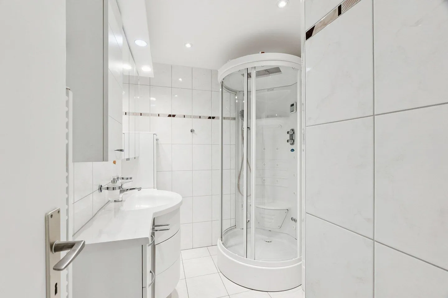 Espace pour idées – Appartement de 4,5 pièces avec potentiel à Zurich Seebach - Photo 13 sur 15