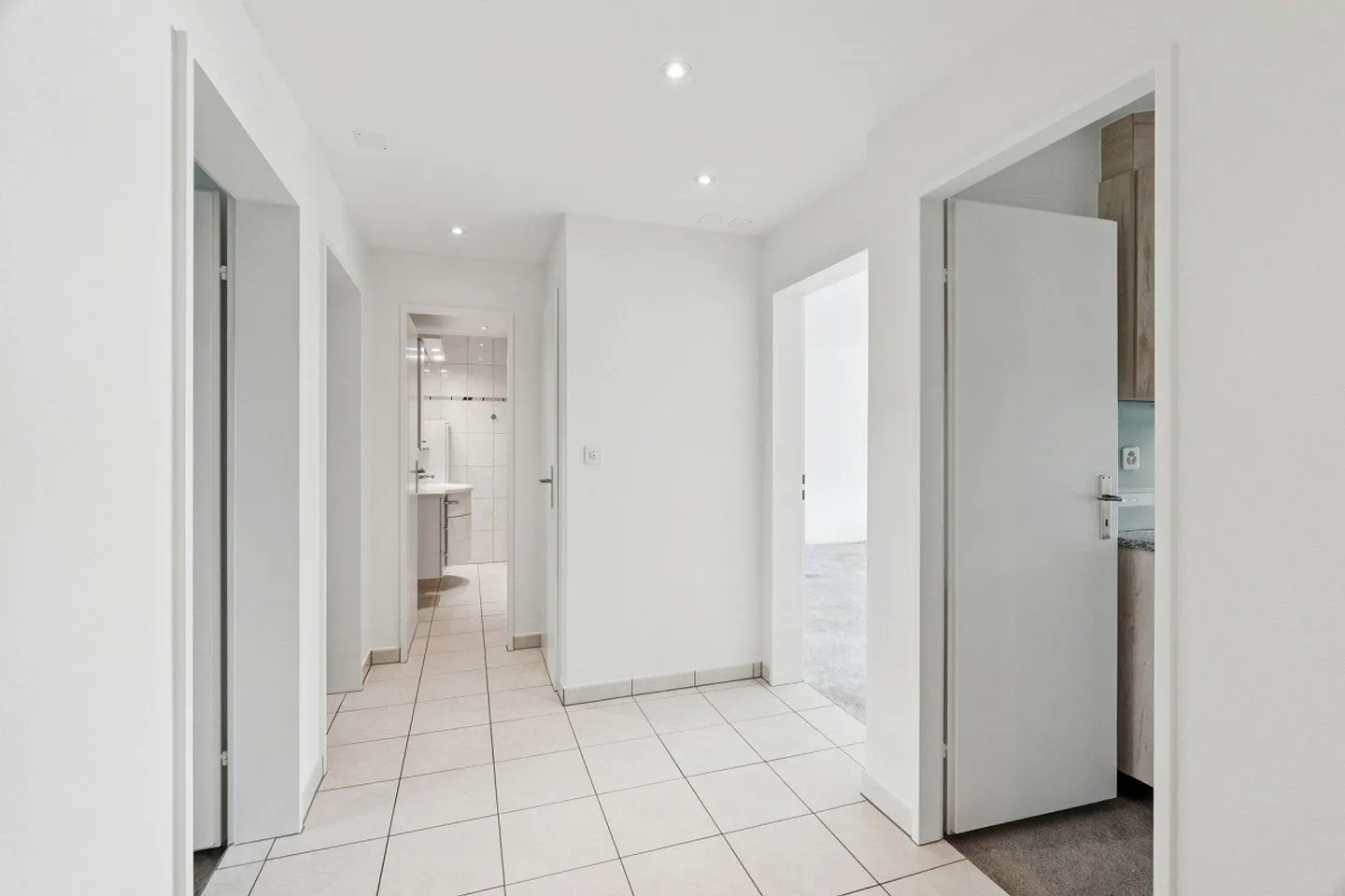 Espace pour idées – Appartement de 4,5 pièces avec potentiel à Zurich Seebach - Photo 15 sur 15