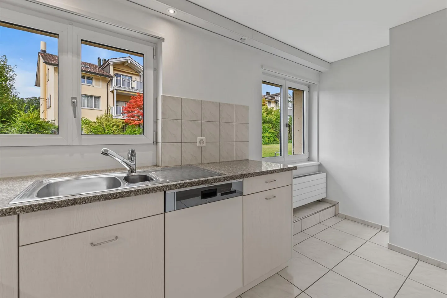 Bel appartement lumineux de 3,5 pièces dans un quartier résidentiel privilégié - Photo 4 sur 10