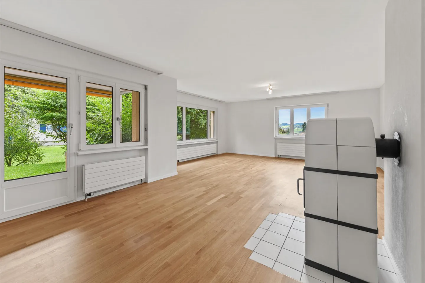 Bel appartement lumineux de 3,5 pièces dans un quartier résidentiel privilégié - Photo 2 sur 10