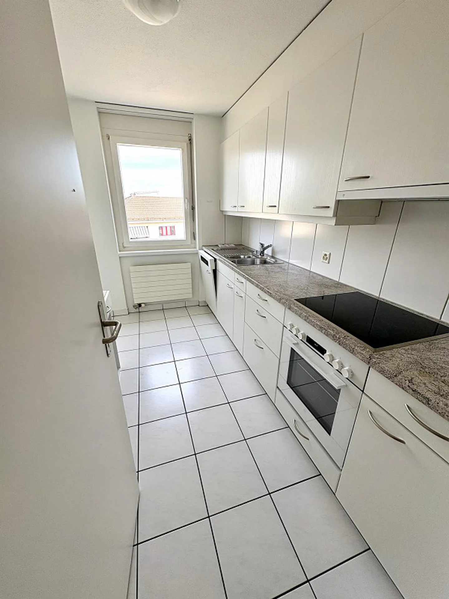 Appartement 3.5 pièces sympathique près de la gare au centre d'Uzwil - Photo 2 sur 10