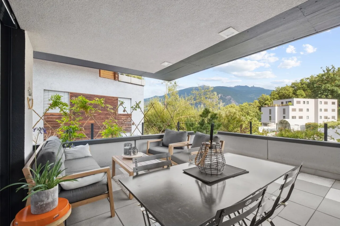 Un espace de vie lumineux  avec terrasse plein Sud - Photo 1 sur 4