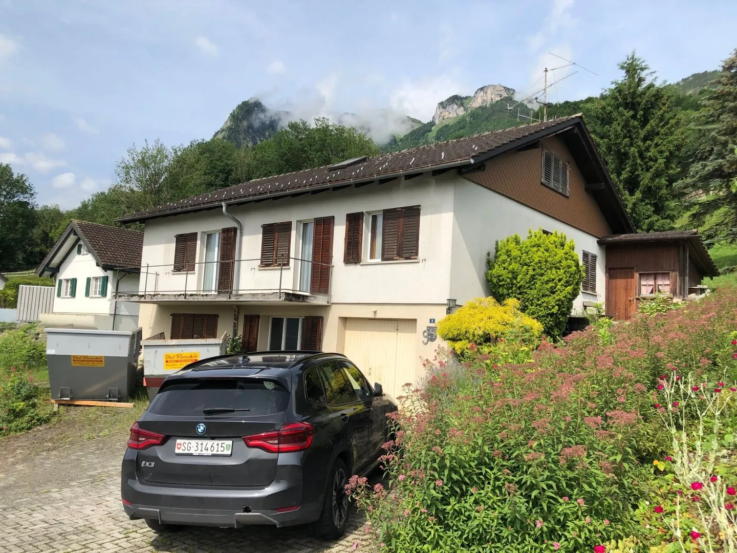 Charming Detached House with Potential - Photo 3 of 6