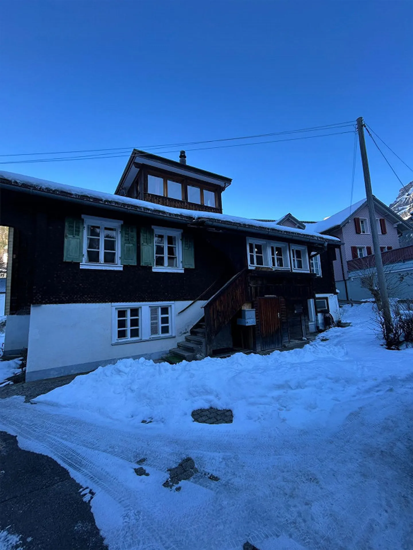 Maison en bois d'Engelberg à louer dans un emplacement central - Photo 1 sur 3