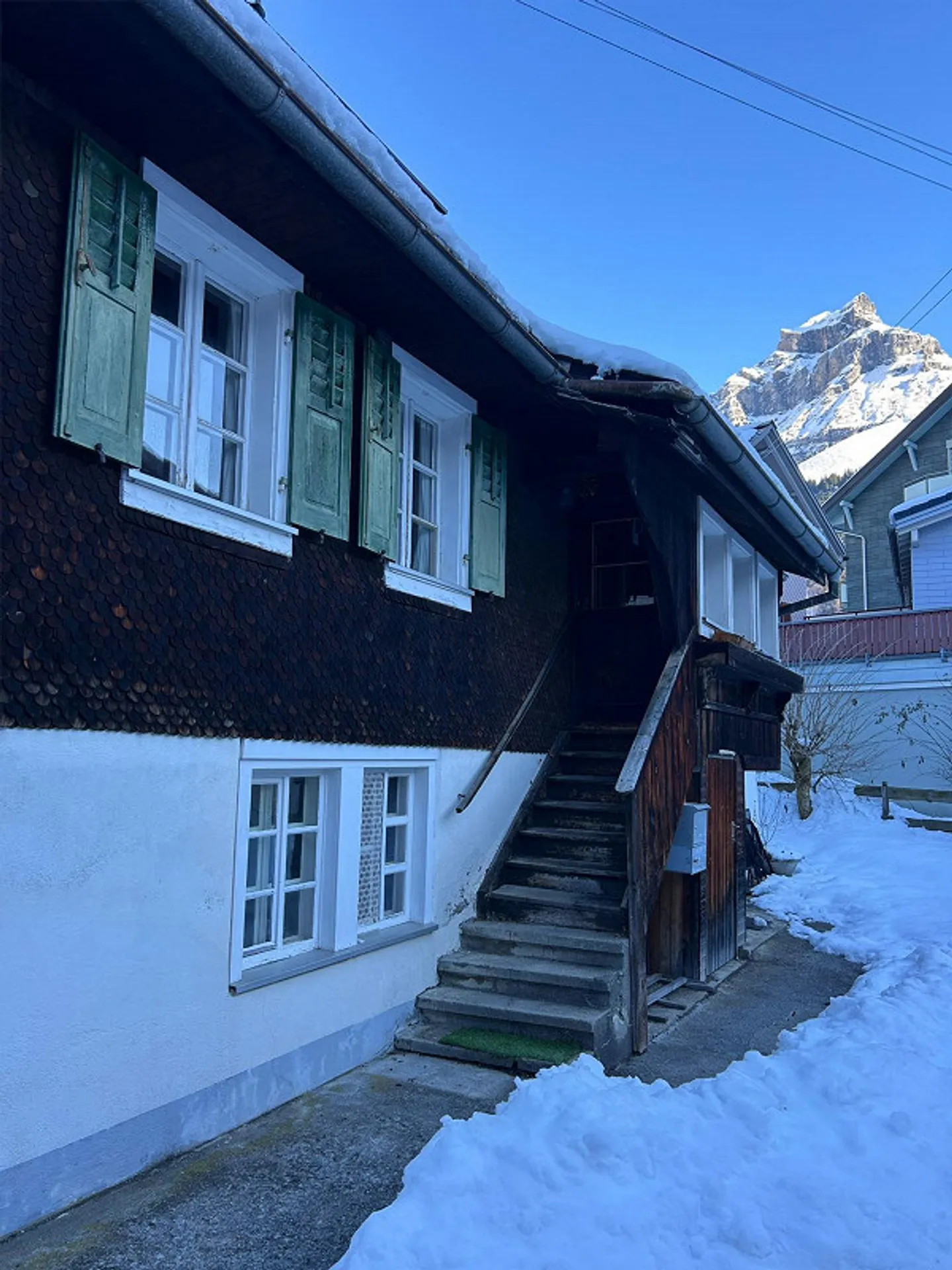 Maison en bois d'Engelberg à louer dans un emplacement central - Photo 2 sur 3
