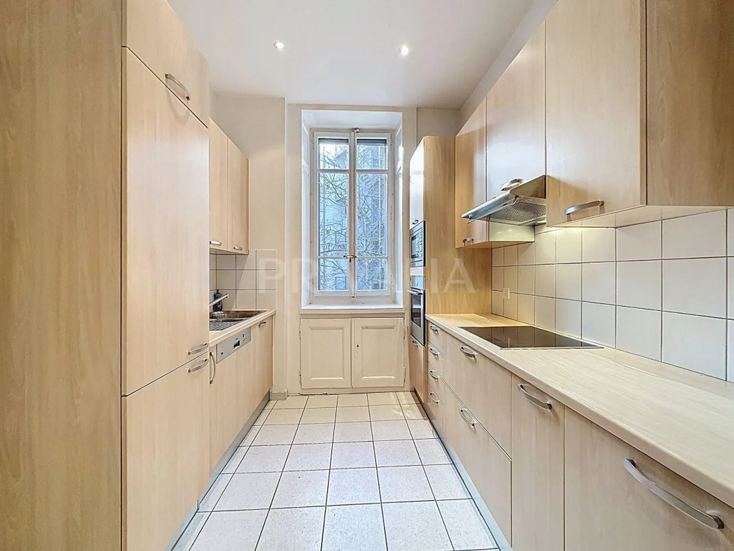 Appartamento di prestigio in un bel palazzo nel centro città - Foto 2 di 6