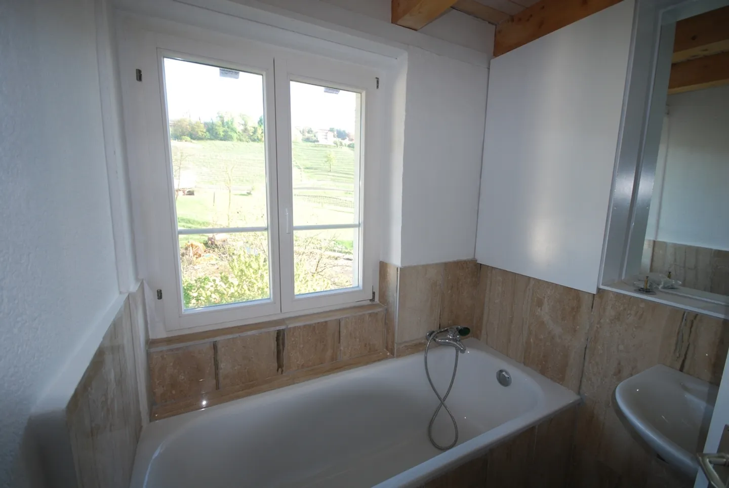 Cozy independent house of 4.5 rooms in a privileged position in S. Pietro di Stabio - Photo 5 of 8