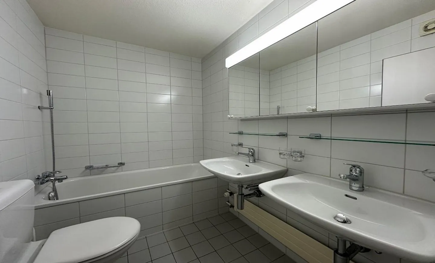 Appartement lumineux de 5,5 pièces avec vue sur le lac et balcon ensoleillé à Brunnen - Photo 5 sur 8