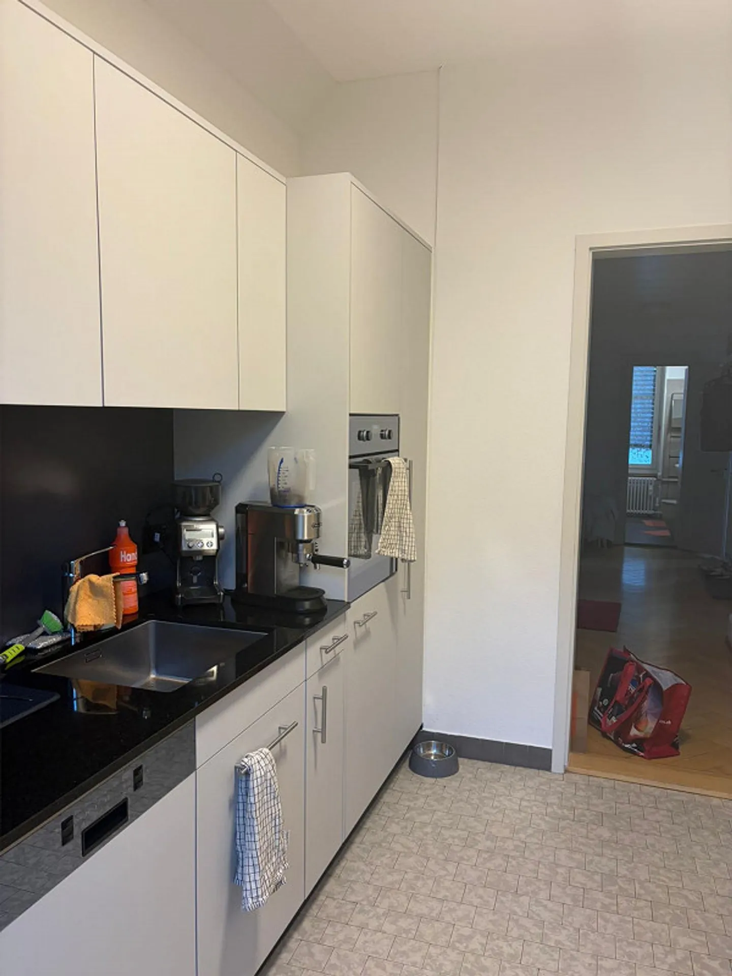 Chambre partagée fraîchement rénovée directement à la gare de Saint-Gall 🏠 - Photo 2 sur 9