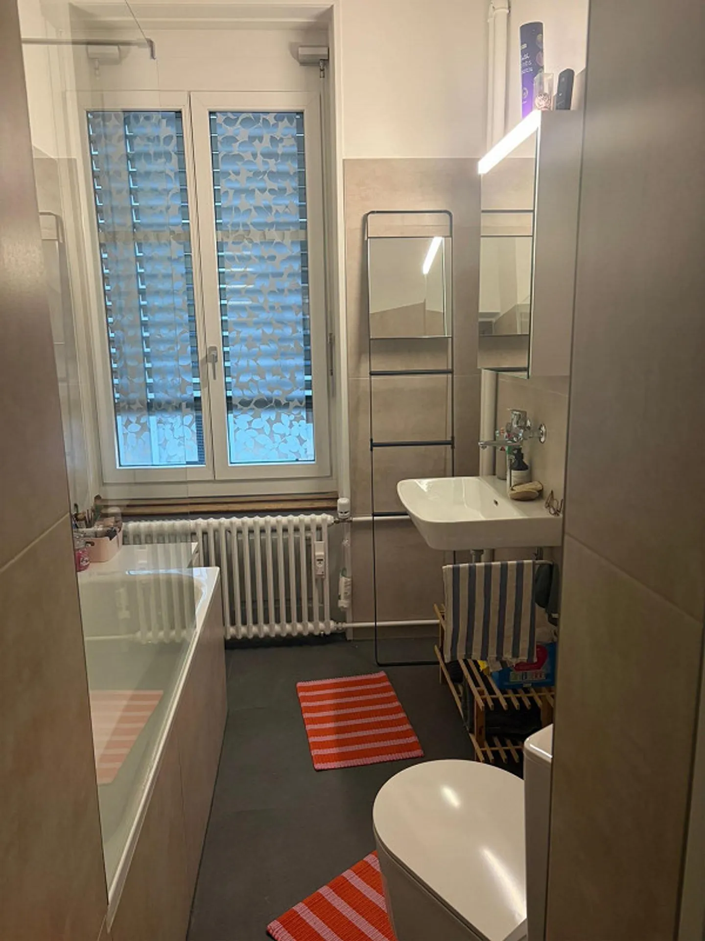 Chambre partagée fraîchement rénovée directement à la gare de Saint-Gall 🏠 - Photo 4 sur 9