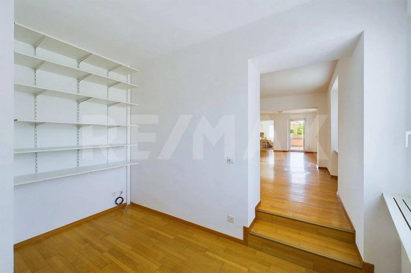 Single-family house with large space for workshop or hobby room - Photo 9 of 13