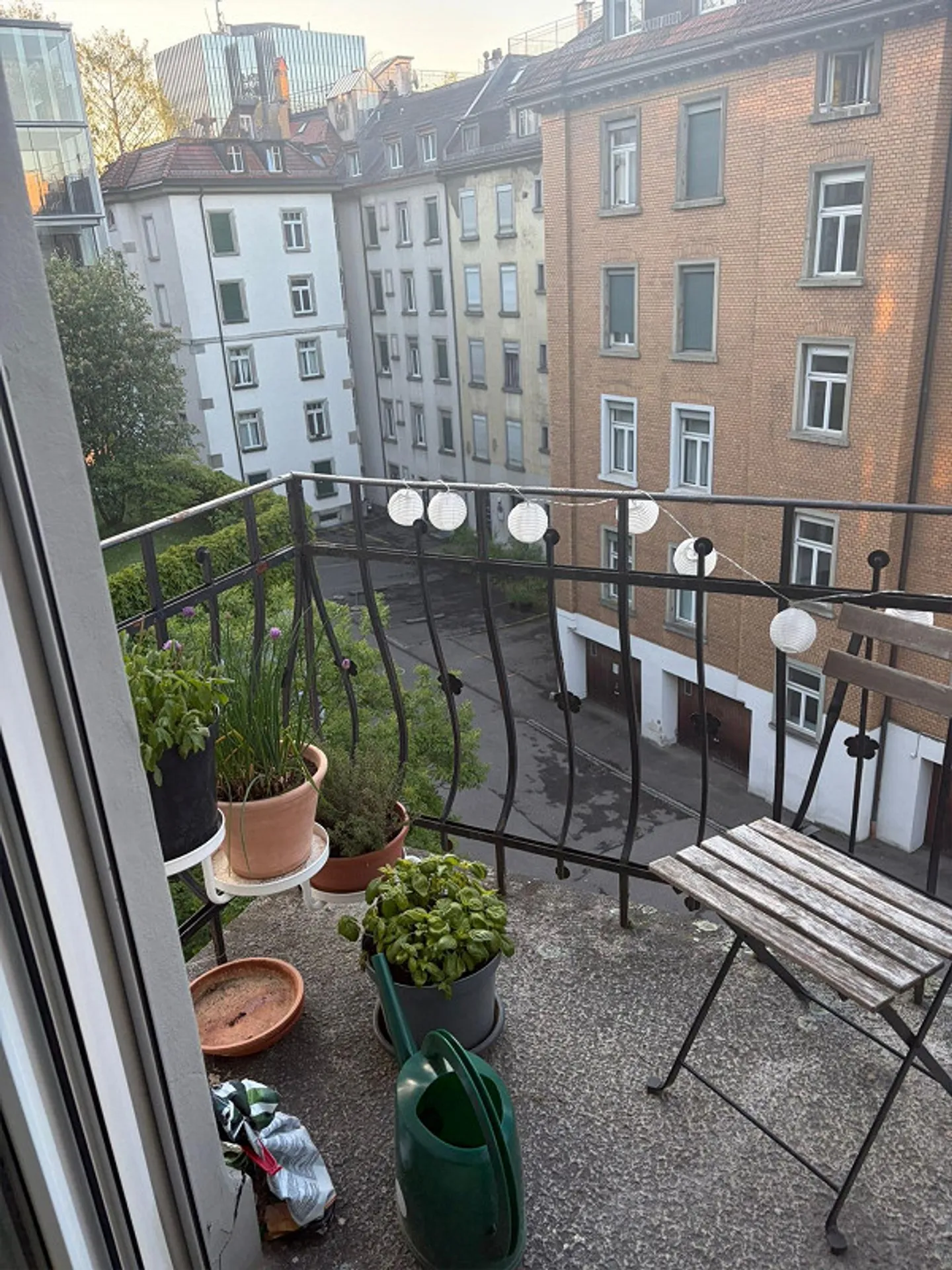 Chambre partagée fraîchement rénovée directement à la gare de Saint-Gall 🏠 - Photo 6 sur 9