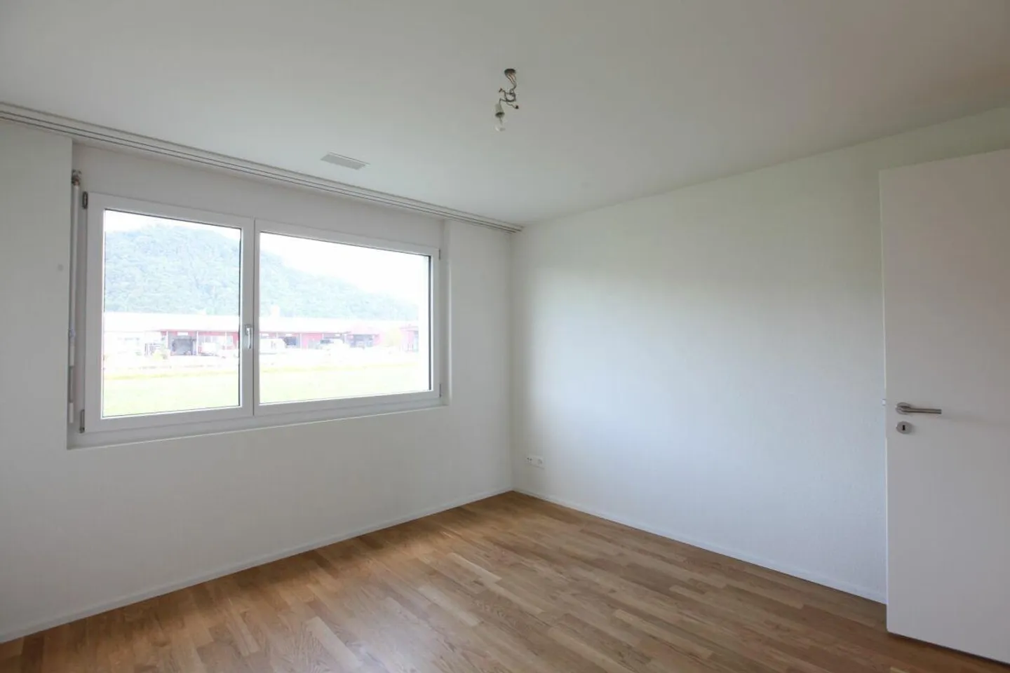 Spacious Ground Floor Apartment in Family-Friendly Neighborhood! - Photo 5 of 12