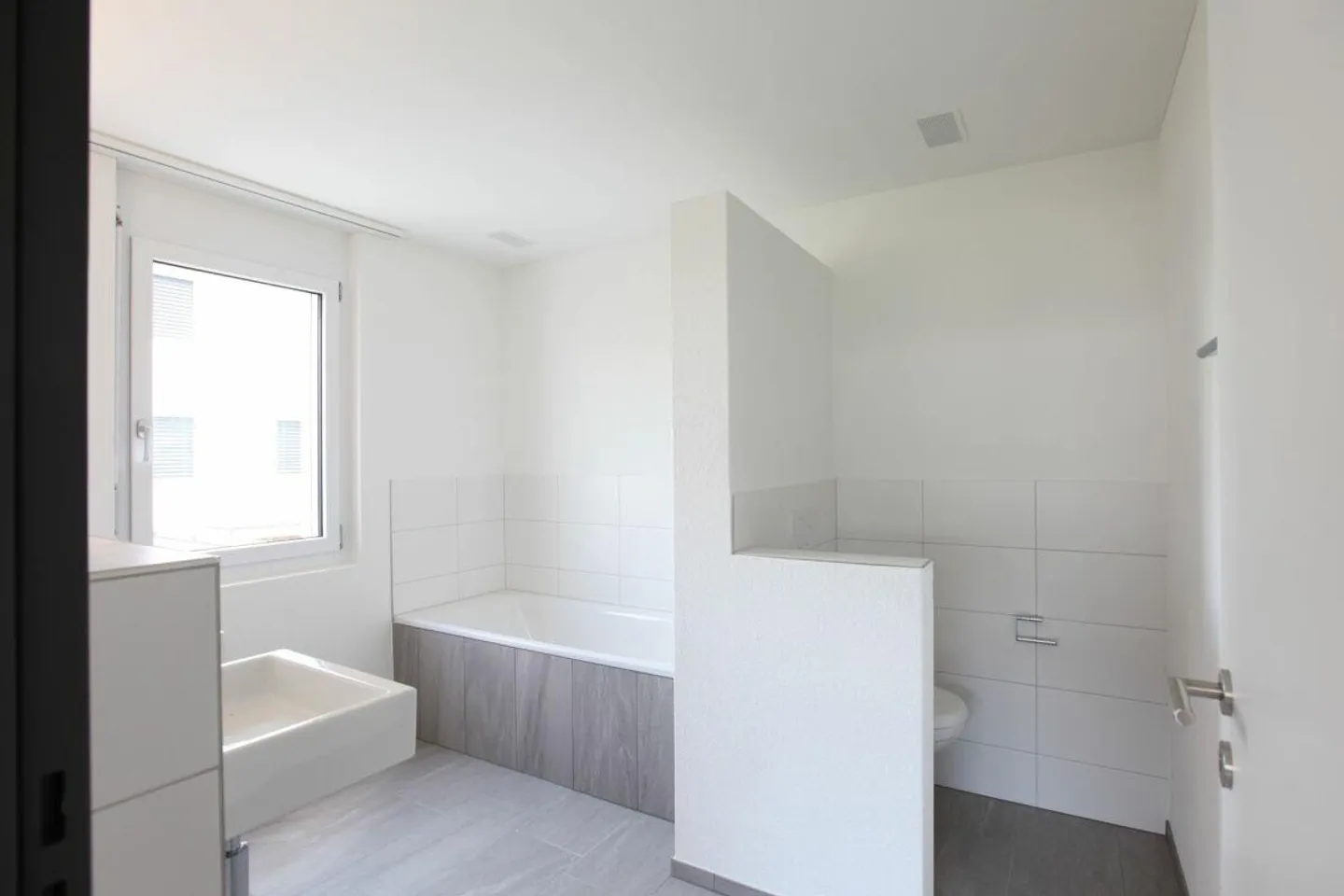 Spacious Ground Floor Apartment in Family-Friendly Neighborhood! - Photo 6 of 12