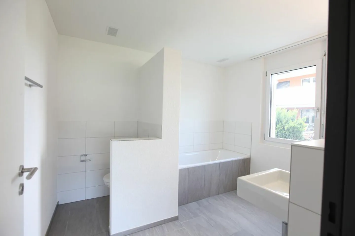 Spacious Ground Floor Apartment in Family-Friendly Neighborhood! - Photo 7 of 12