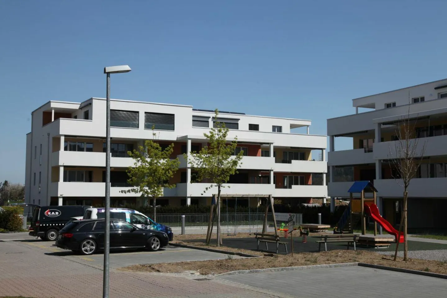 Spacious Ground Floor Apartment in Family-Friendly Neighborhood! - Photo 11 of 12