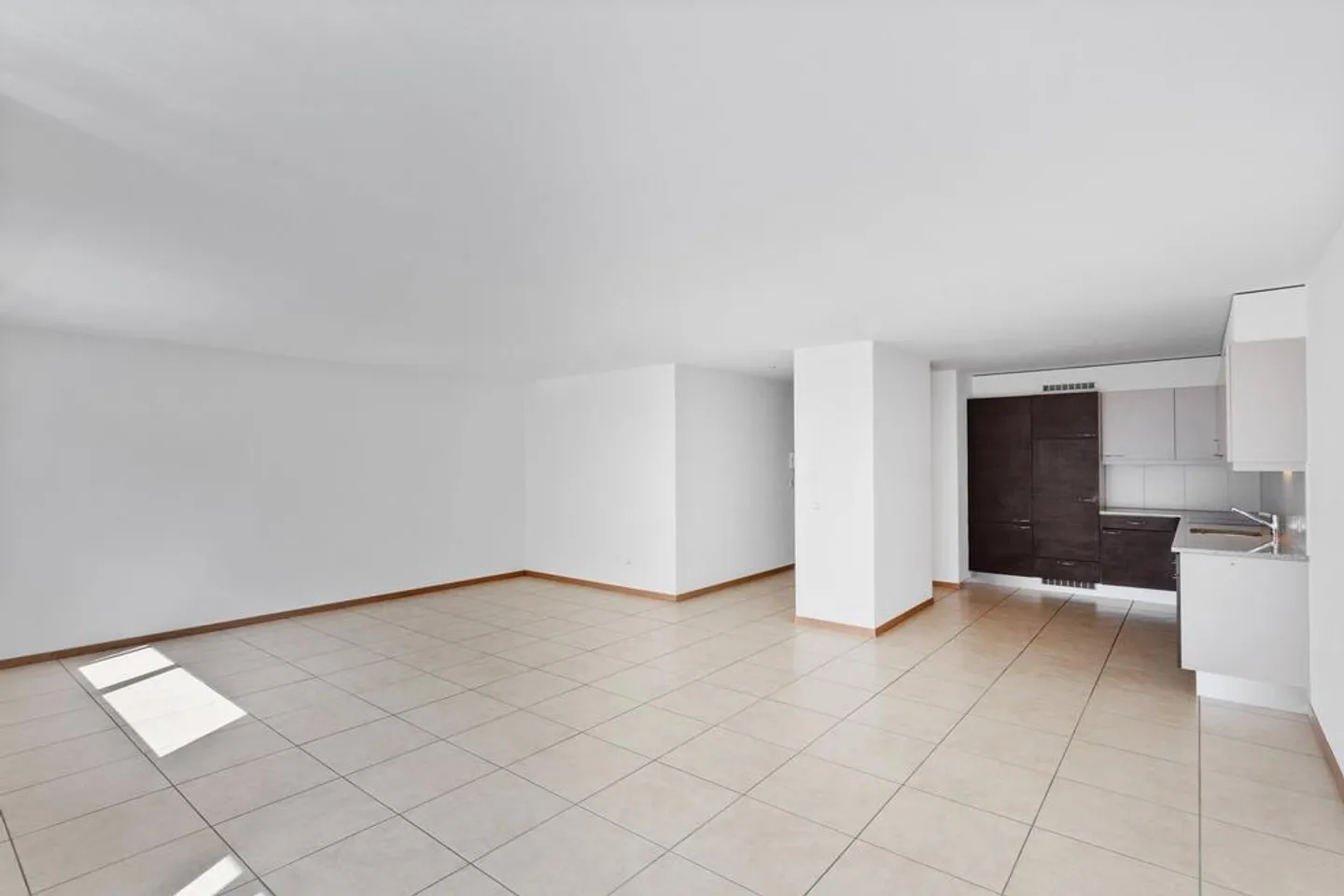 GERÄUMIG UND HELL - Foto 5 von 11