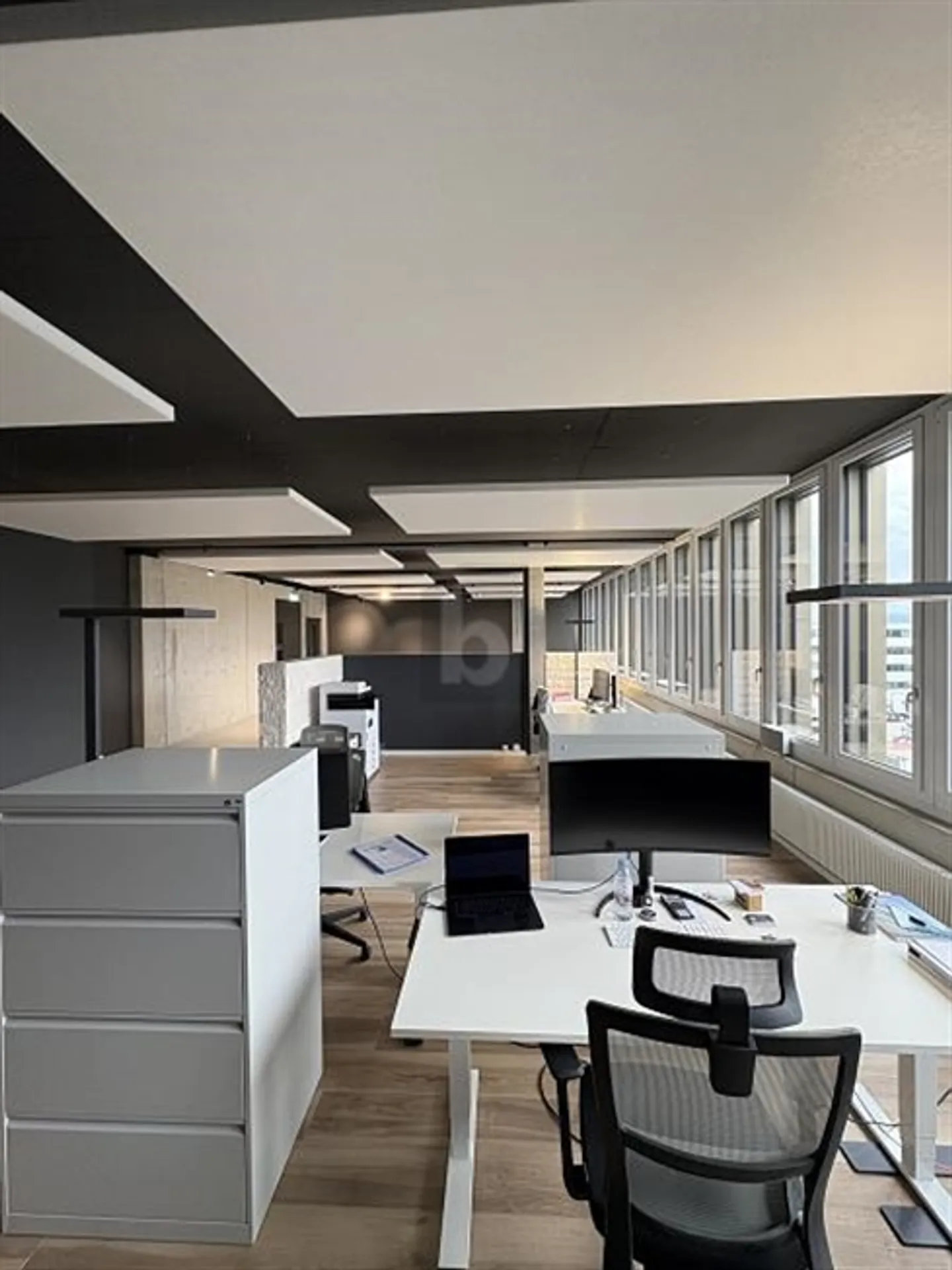 BUREAUX MODERNES DANS UN CENTRE D'AFFAIRES EN CROISSANCE - Photo 4 sur 6