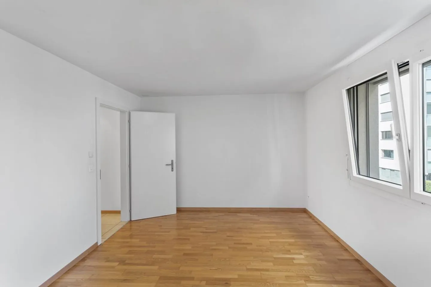 GERÄUMIG UND HELL - Foto 6 von 11