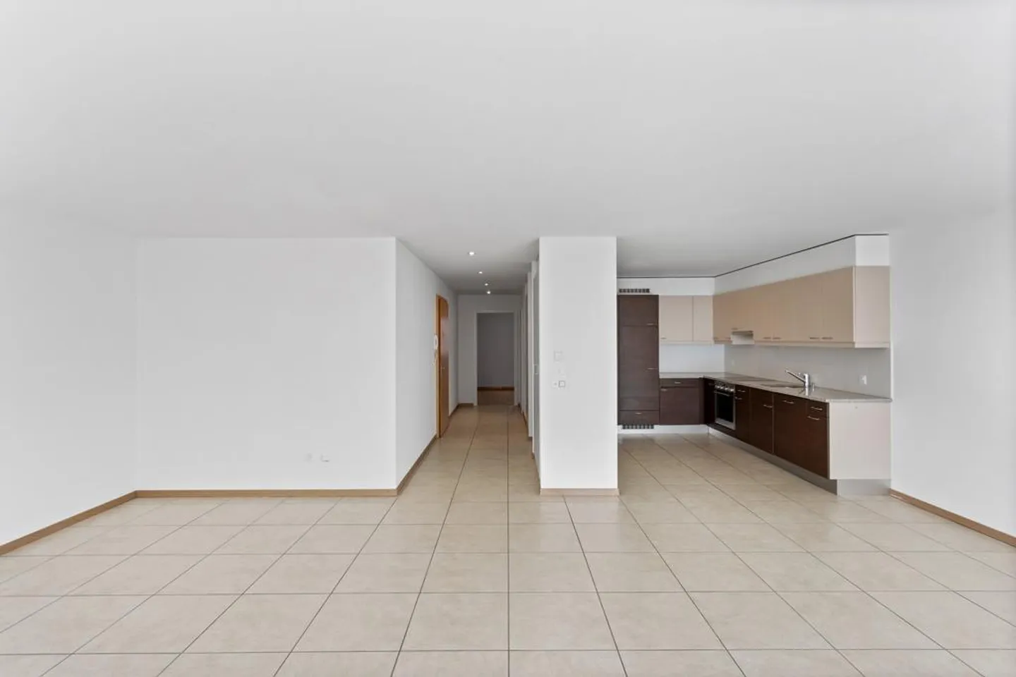 GERÄUMIG UND HELL - Foto 8 von 11