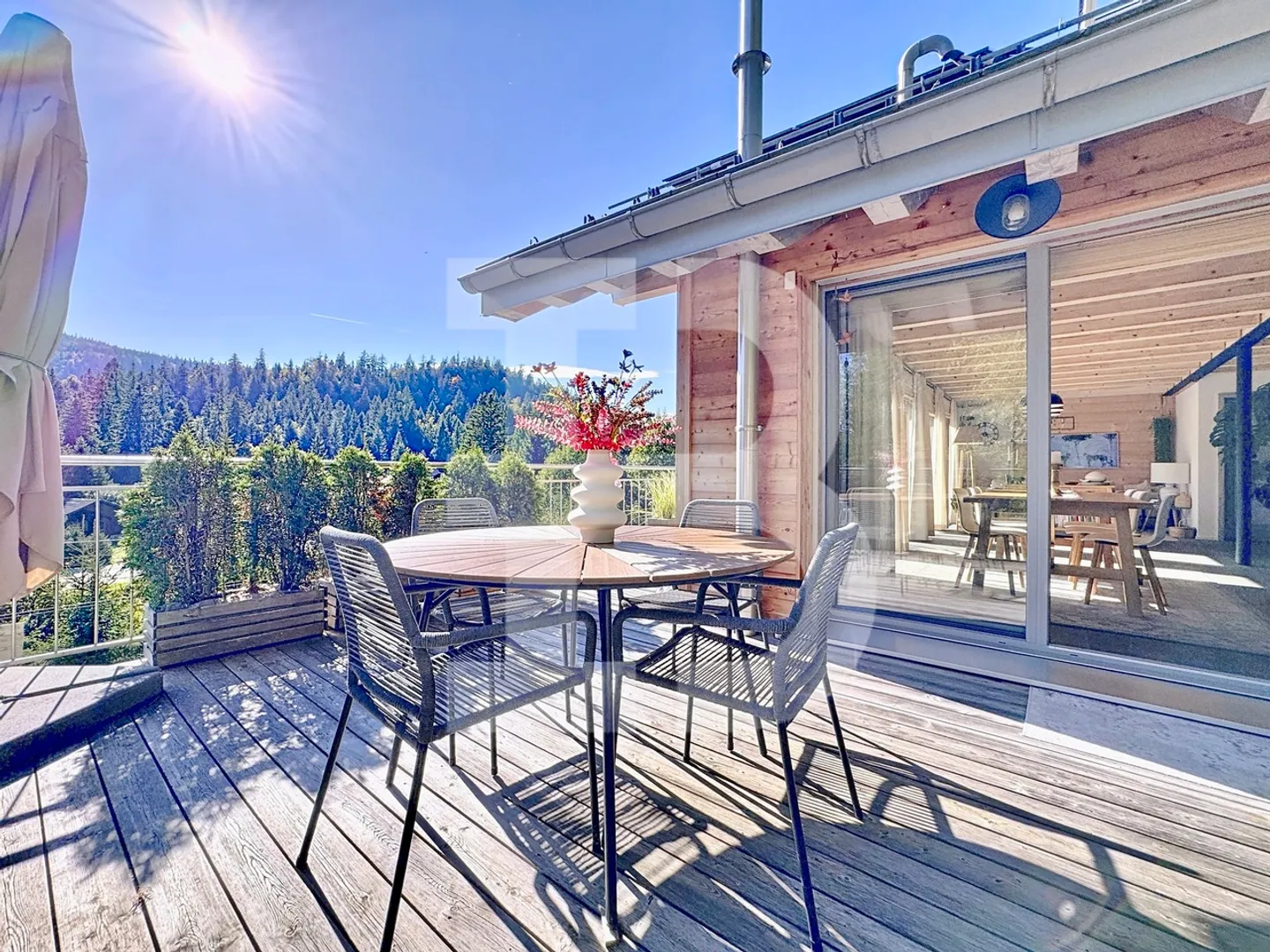 Magnifico chalet con vista, 3 camere da letto e mansarda convertita - Foto 1 di 8