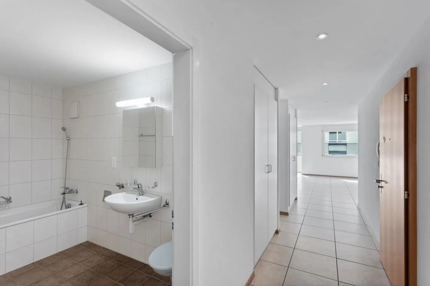 GERÄUMIG UND HELL - Foto 10 von 11