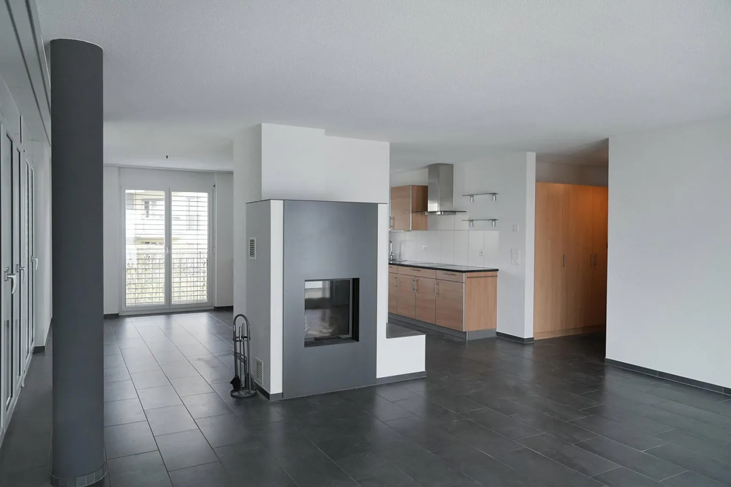 Spacious bright apartment including underground parking space - Photo 4 of 14