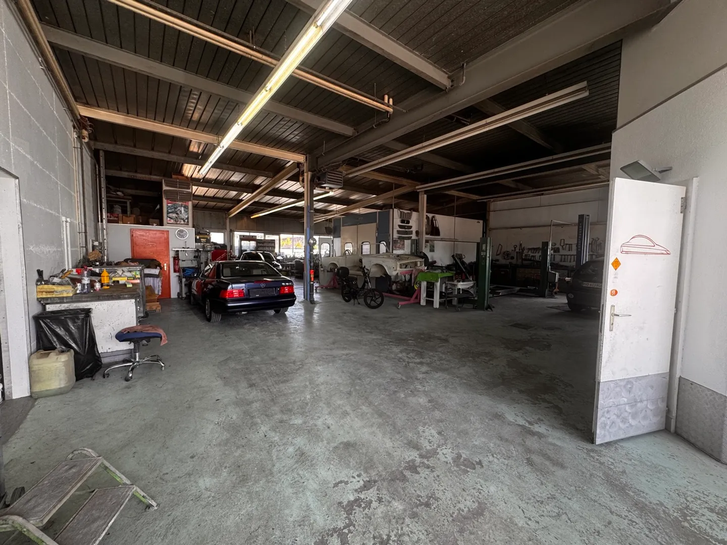 Payerne, in affitto, deposito di 300 m2, accesso con due grandi porte - Foto 4 di 6
