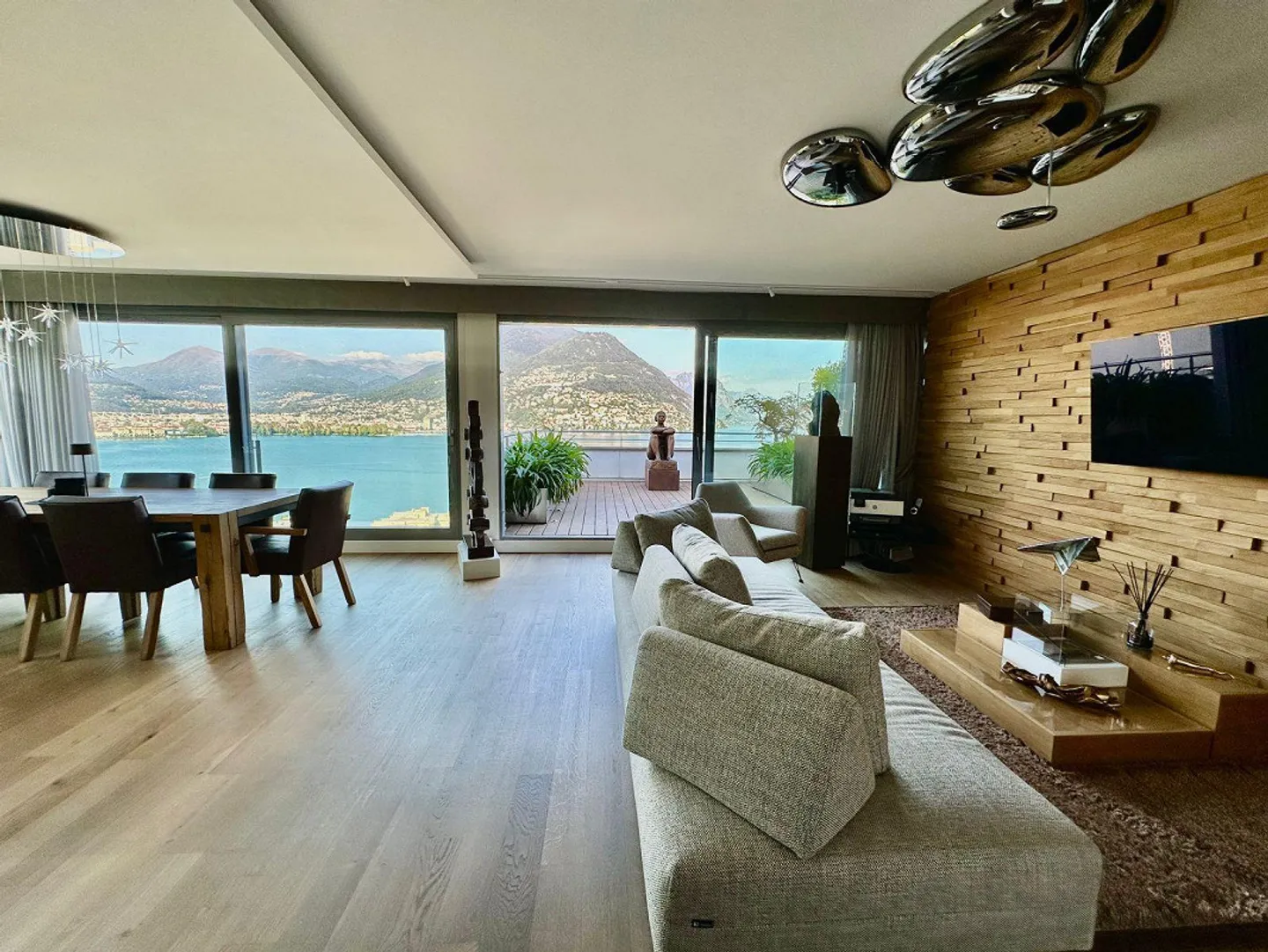 APPARTEMENT DE LUXE AVEC VUE SUR LE LAC À PARADISO, LUGANO. - Photo 2 sur 10
