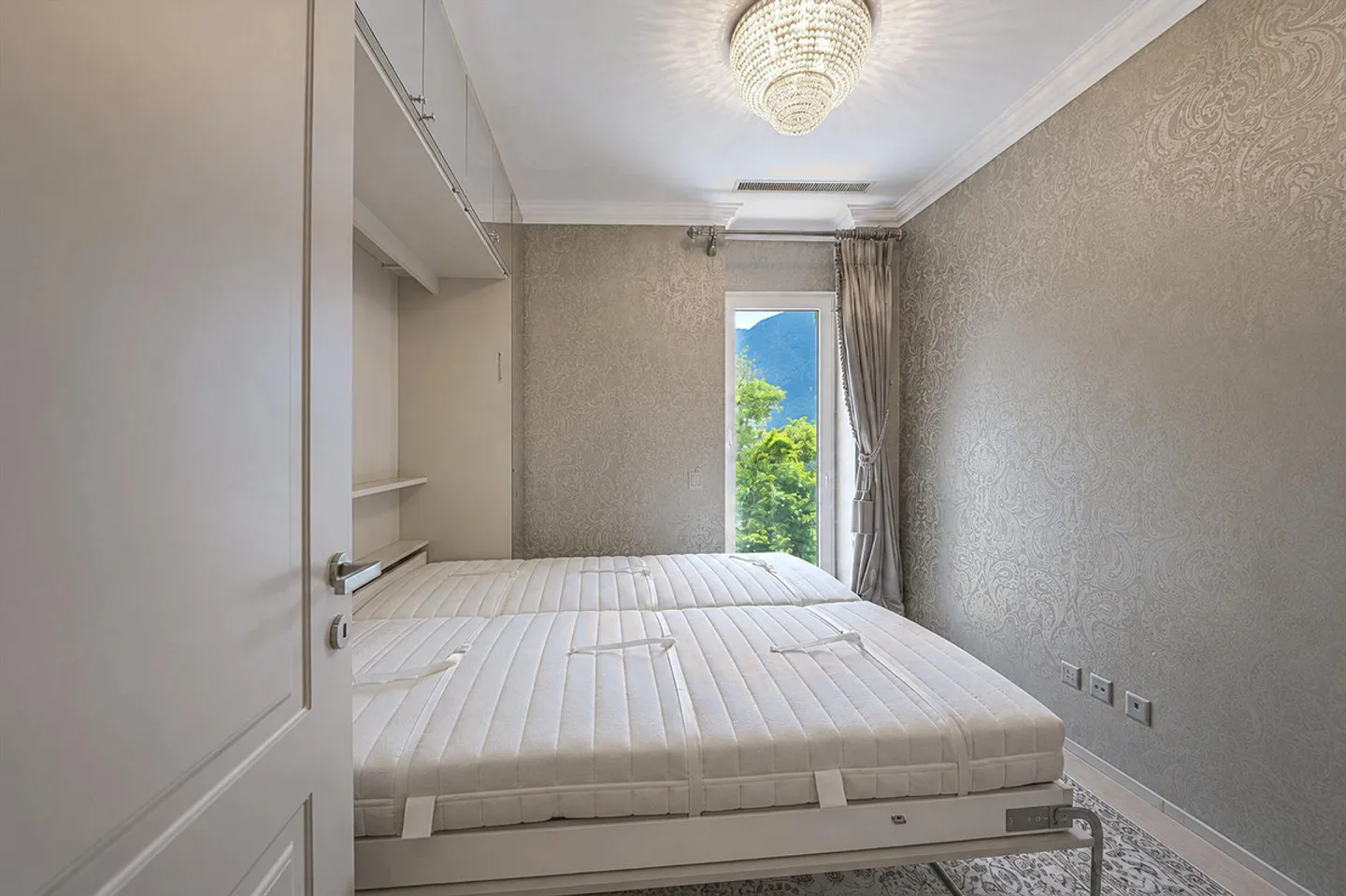 Lakeside Penthouse in Lugano - Photo 13 of 20