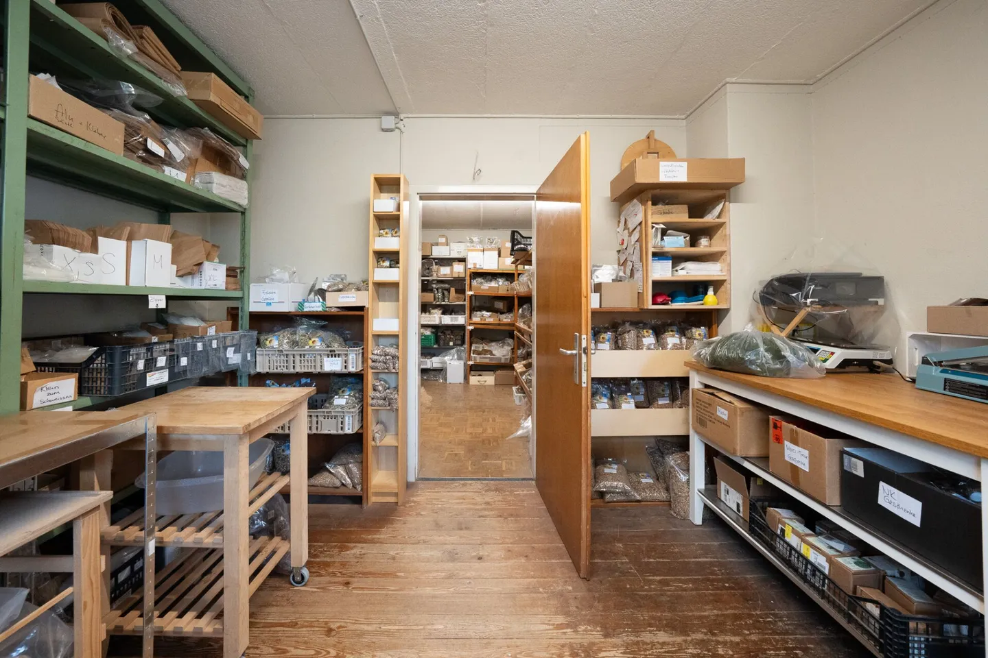 Casa bifamiliare con garage, officina e locali di stoccaggio in vendita - Foto 7 di 39