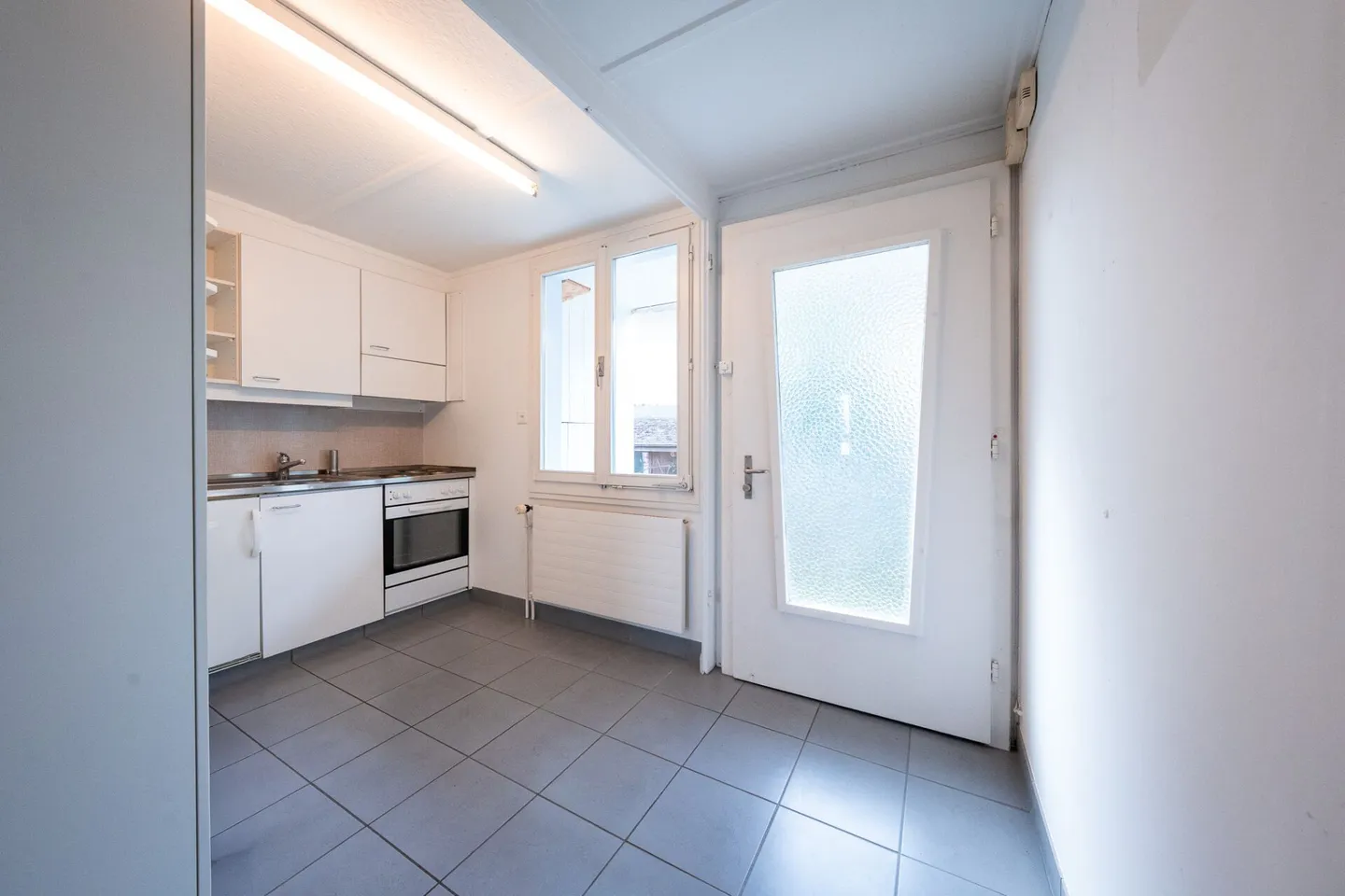 Casa bifamiliare con garage, officina e locali di stoccaggio in vendita - Foto 11 di 39