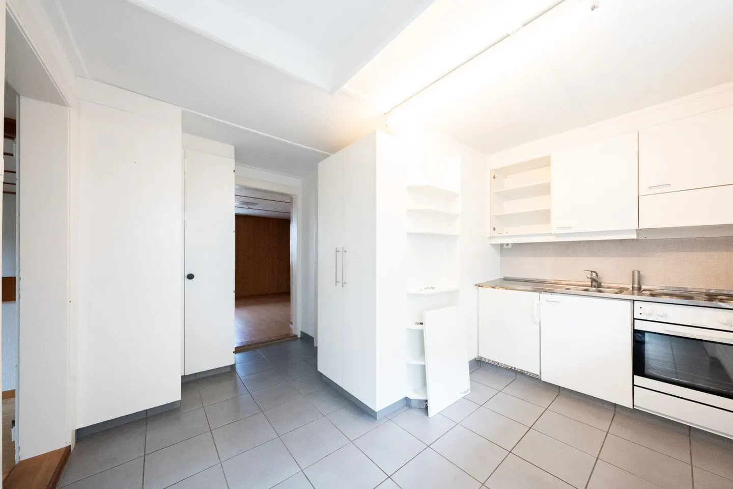 Casa bifamiliare con garage, officina e locali di stoccaggio in vendita - Foto 12 di 39