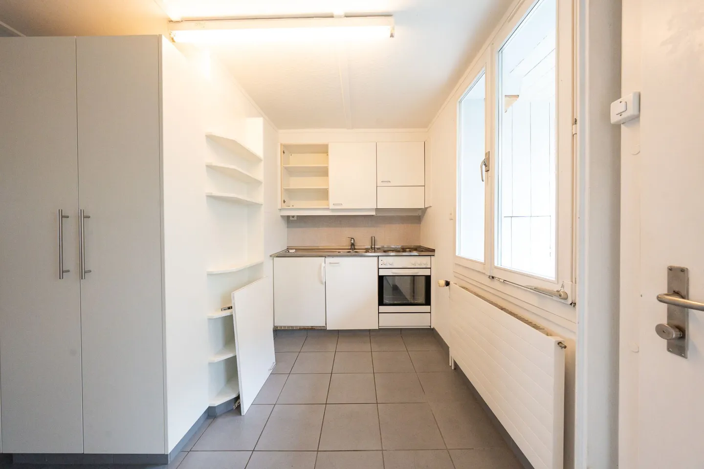 Casa bifamiliare con garage, officina e locali di stoccaggio in vendita - Foto 13 di 39