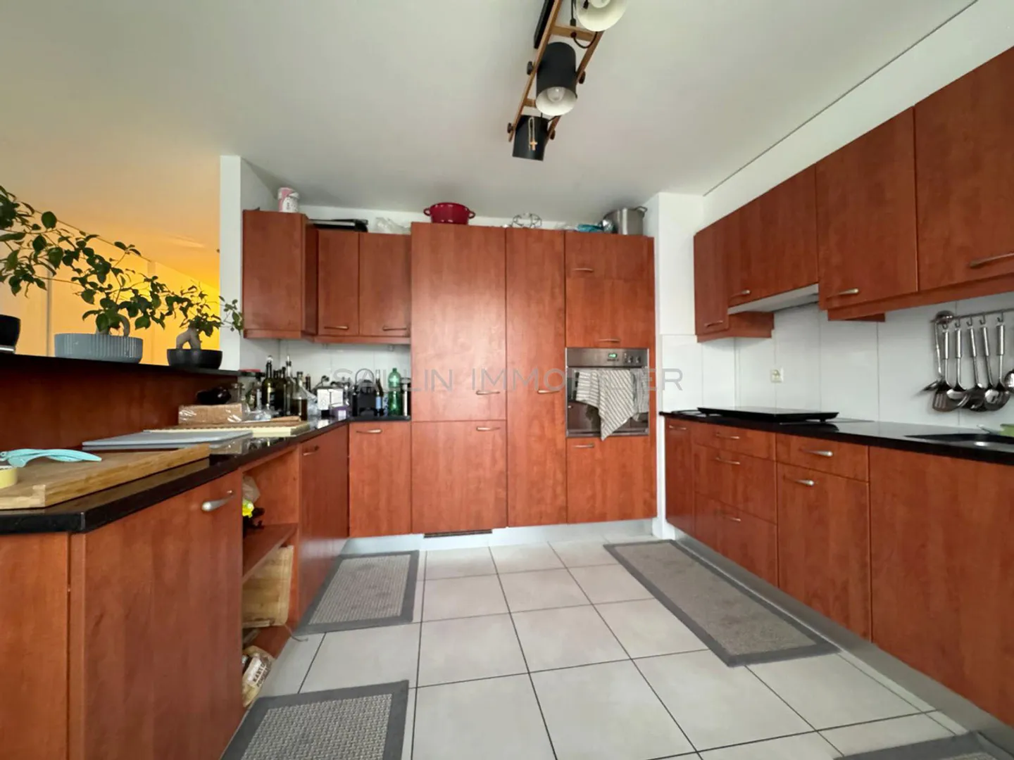 Geräumige 4½-Zimmer-Wohnung im oberen Erdgeschoss mit 1 Innenparkplatz - Foto 4 von 6