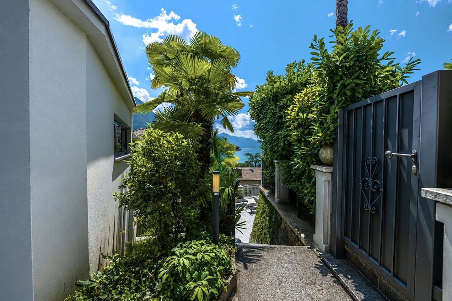 Lakeside Penthouse in Lugano - Photo 16 of 20