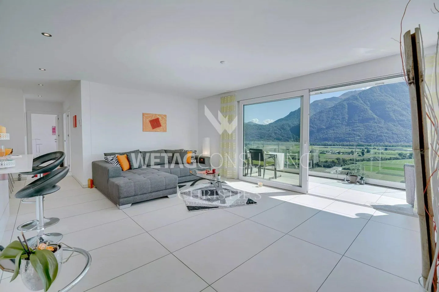 Gordola: Appartamento confortevole e moderno con terrazza coperta ... - Foto 2 di 11