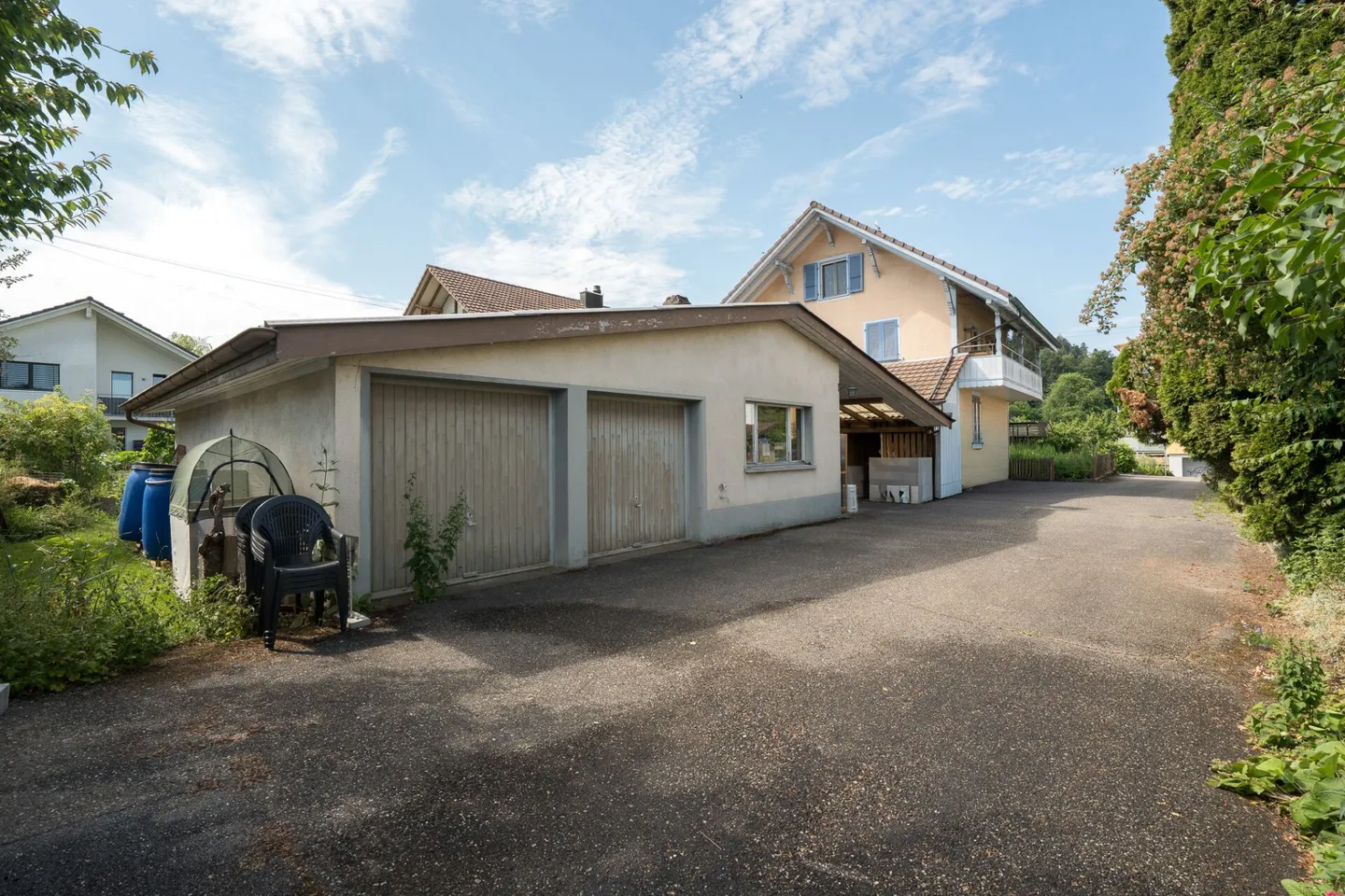 Casa bifamiliare con garage, officina e locali di stoccaggio in vendita - Foto 4 di 39