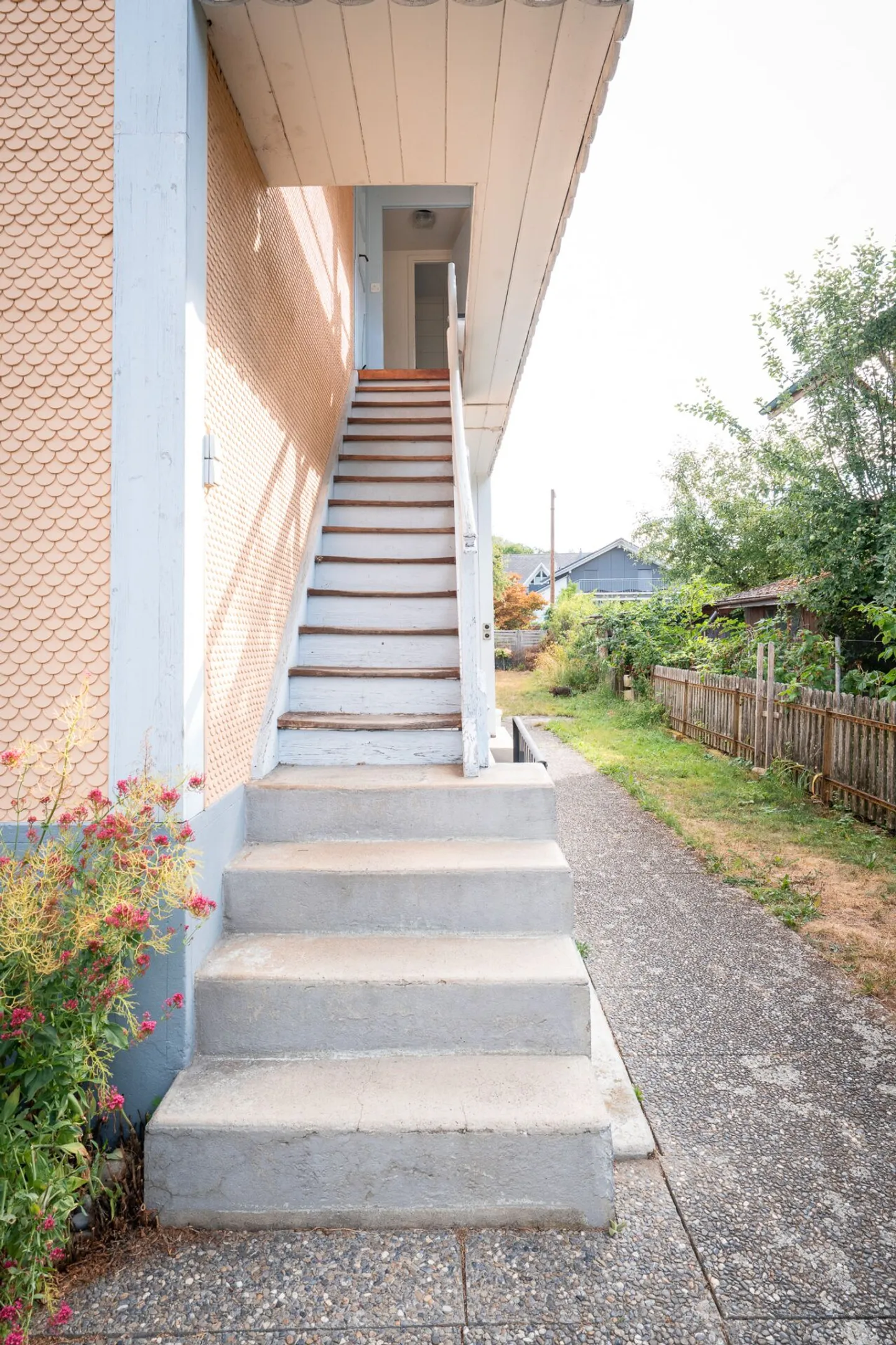 Casa bifamiliare con garage, officina e locali di stoccaggio in vendita - Foto 19 di 39