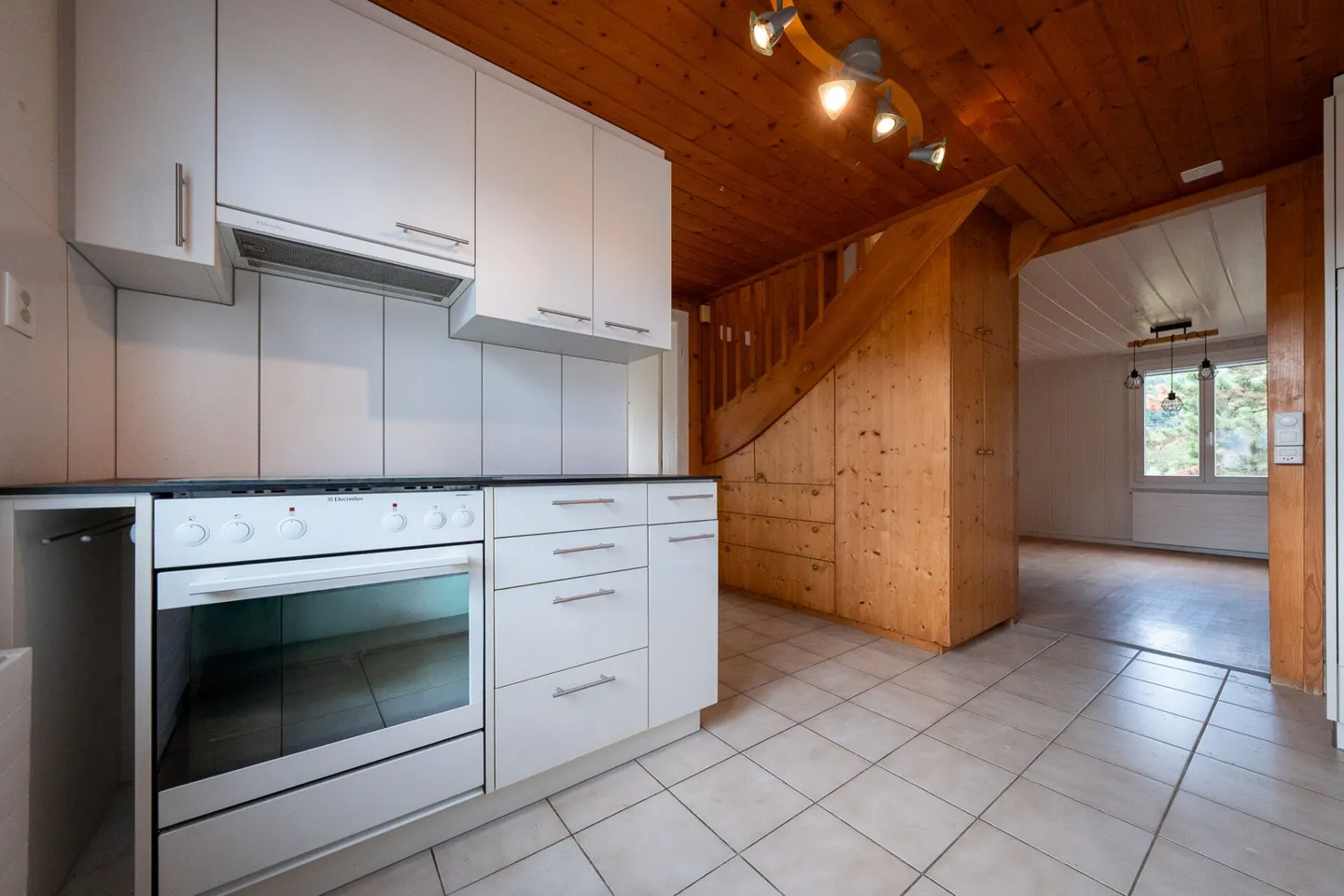Casa bifamiliare con garage, officina e locali di stoccaggio in vendita - Foto 21 di 39