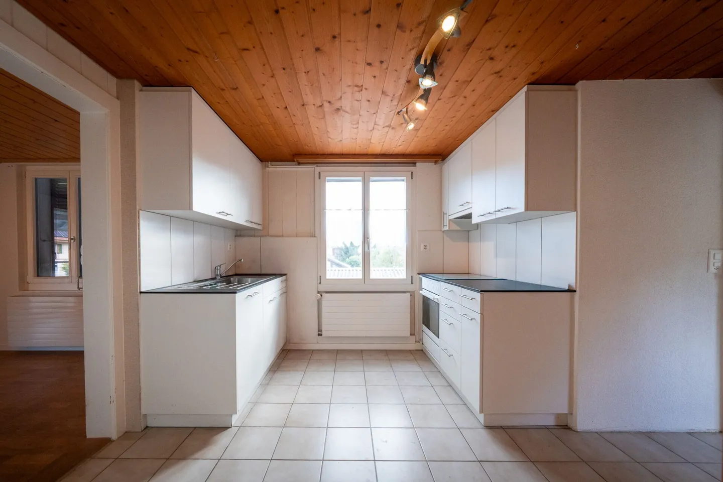Casa bifamiliare con garage, officina e locali di stoccaggio in vendita - Foto 23 di 39