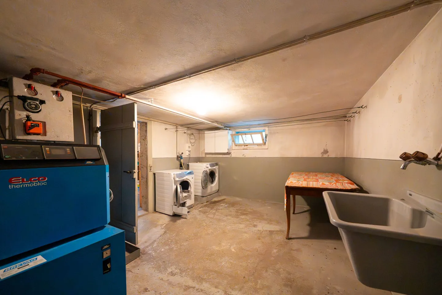 Casa bifamiliare con garage, officina e locali di stoccaggio in vendita - Foto 37 di 39