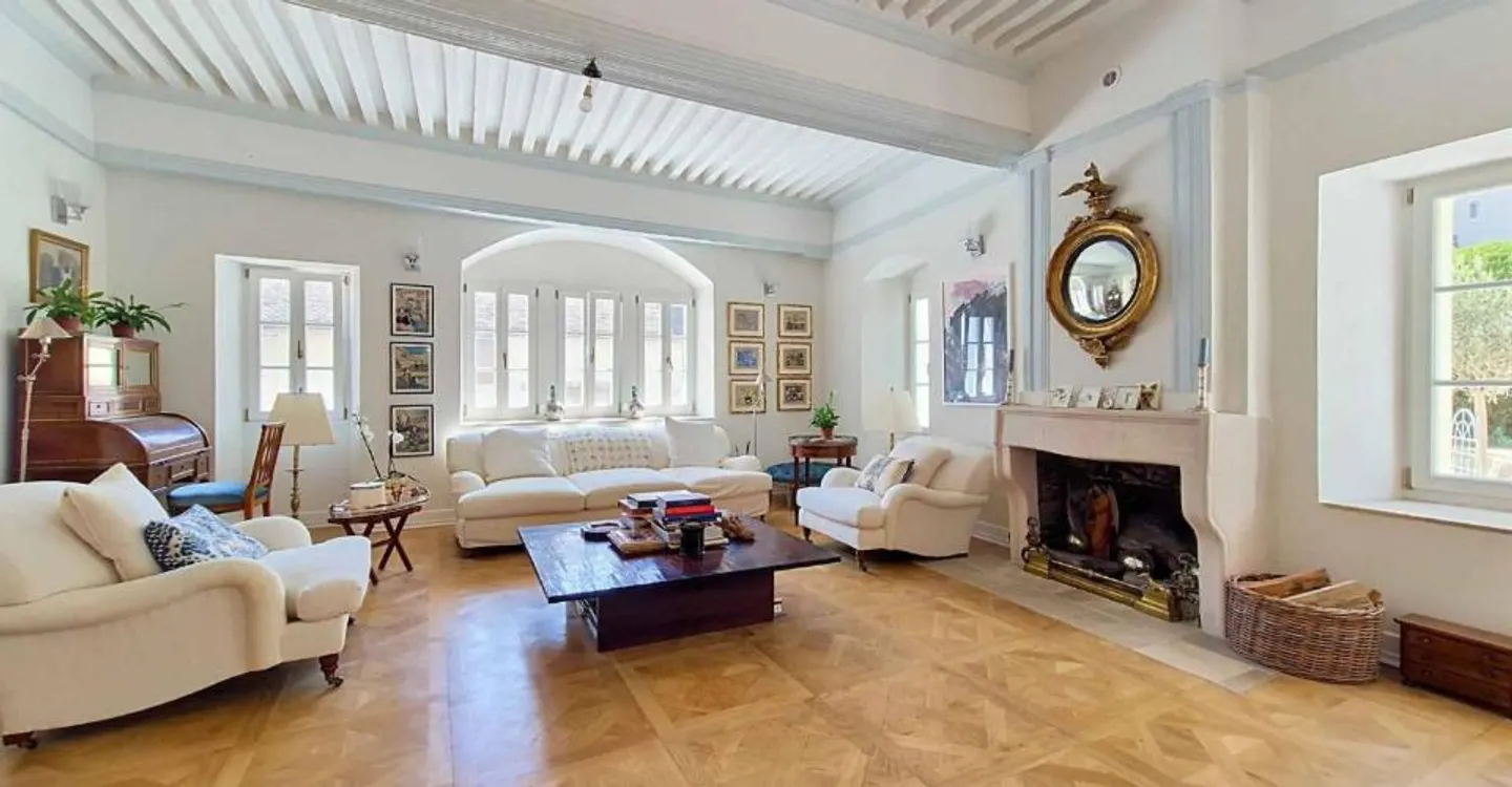 An exceptional residence in the heart of Genolier - Photo 3 of 13