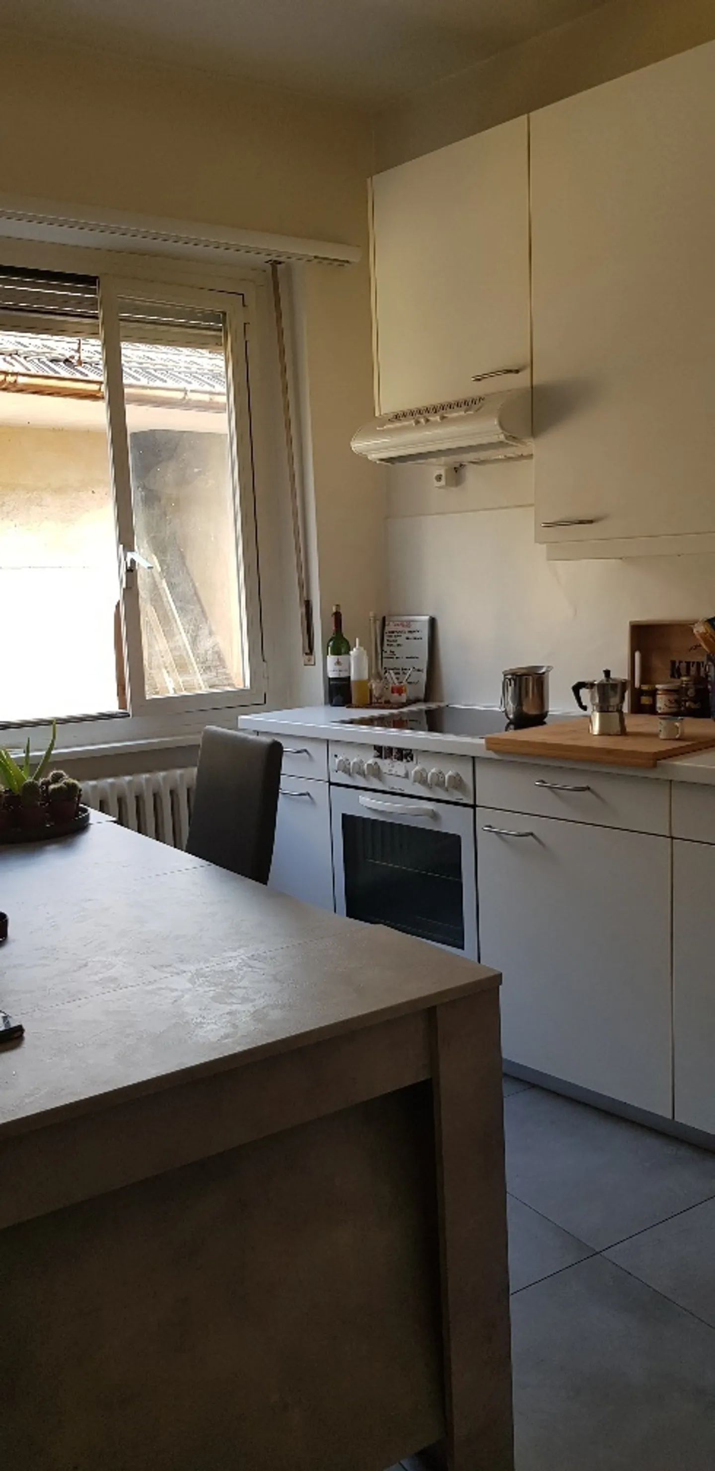 Charmant Appartement dans un Bâtiment Historique - Photo 2 sur 10
