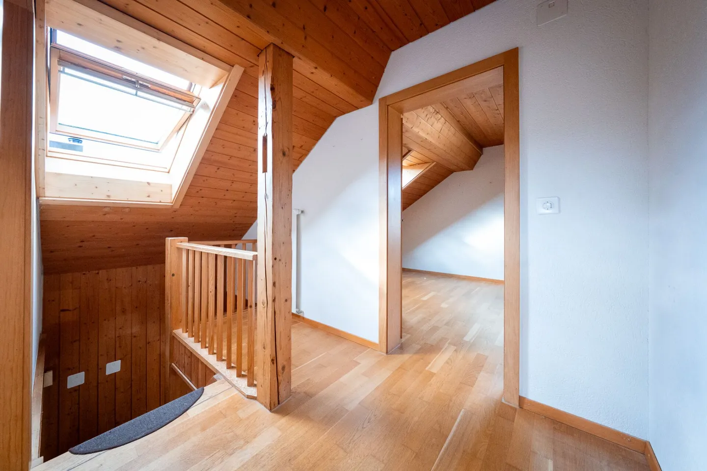 Casa bifamiliare con garage, officina e locali di stoccaggio in vendita - Foto 30 di 39