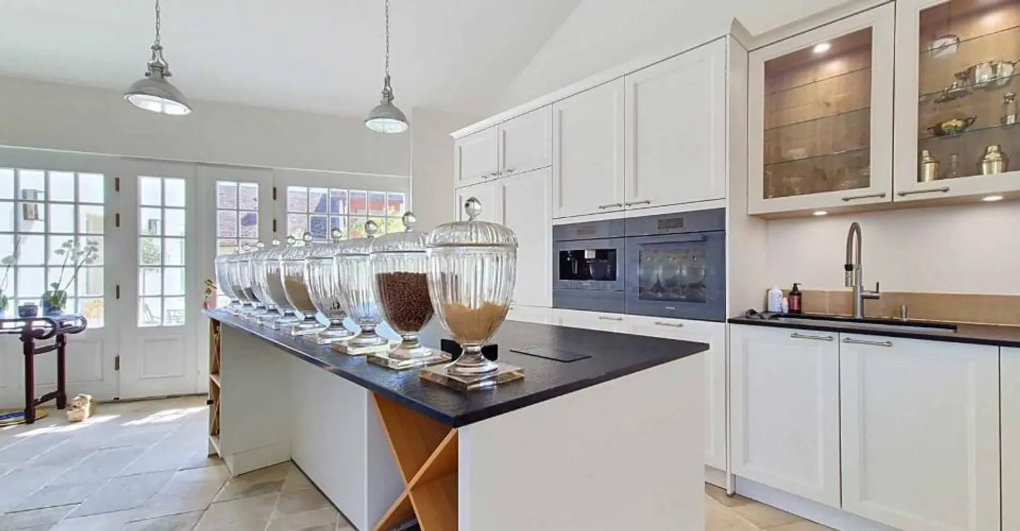 An exceptional residence in the heart of Genolier - Photo 4 of 13