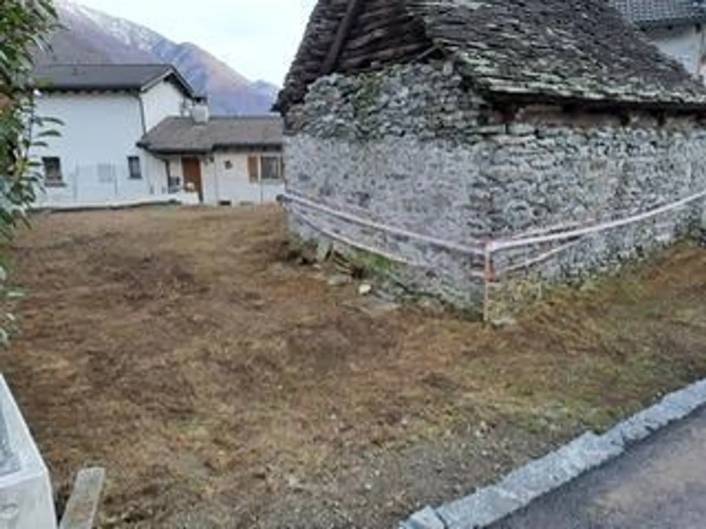 «Dorfrustico zum Ausbauen mit kleinem  Garten mit zwei Bauprojekten / rustico di nucleo da riattare con piccolo giardino con due progetti» - Foto 21 di 34