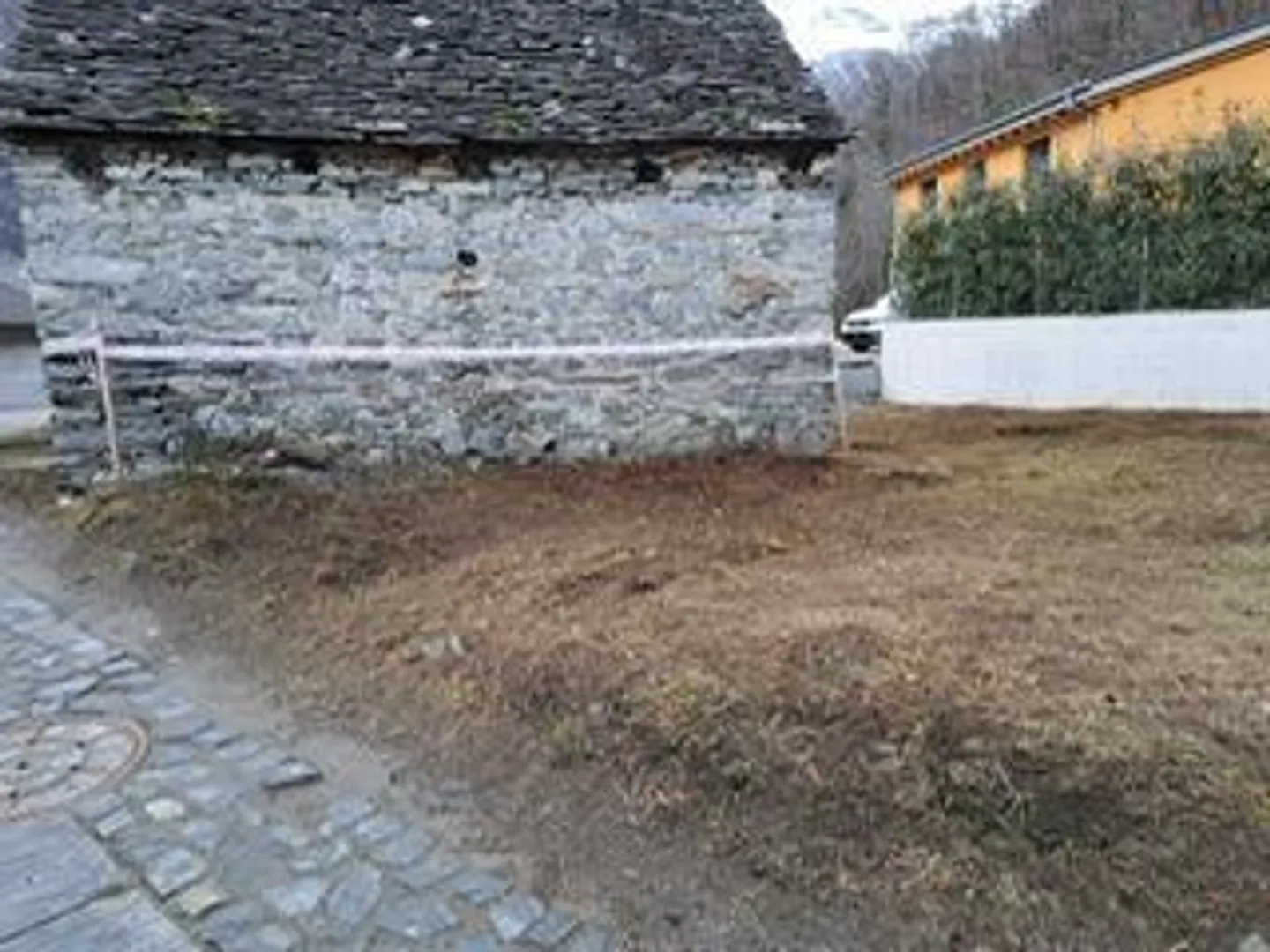 «Dorfrustico zum Ausbauen mit kleinem  Garten mit zwei Bauprojekten / rustico di nucleo da riattare con piccolo giardino con due progetti» - Foto 11 di 34