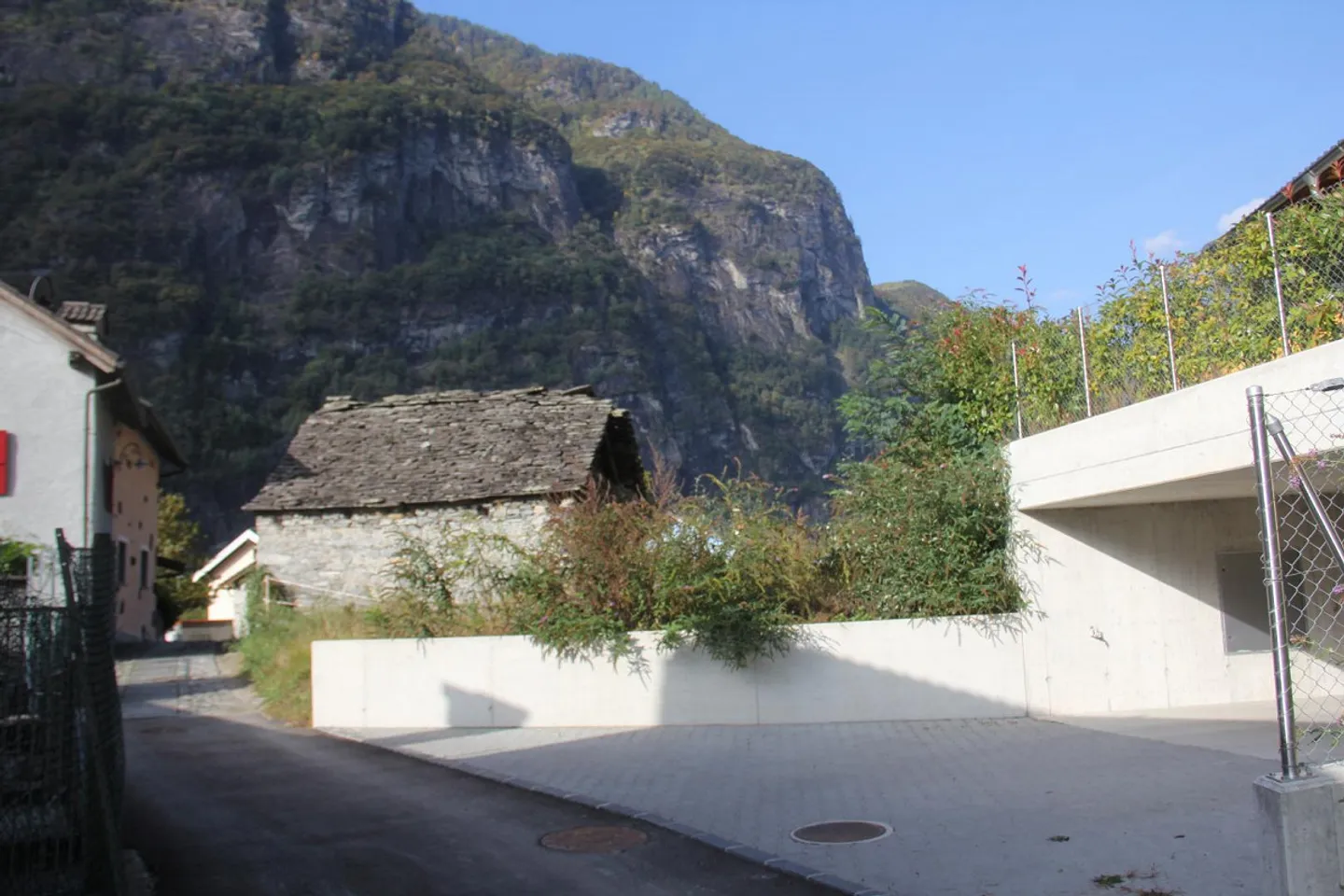 «Dorfrustico zum Ausbauen mit kleinem  Garten mit zwei Bauprojekten / rustico di nucleo da riattare con piccolo giardino con due progetti» - Foto 14 di 34