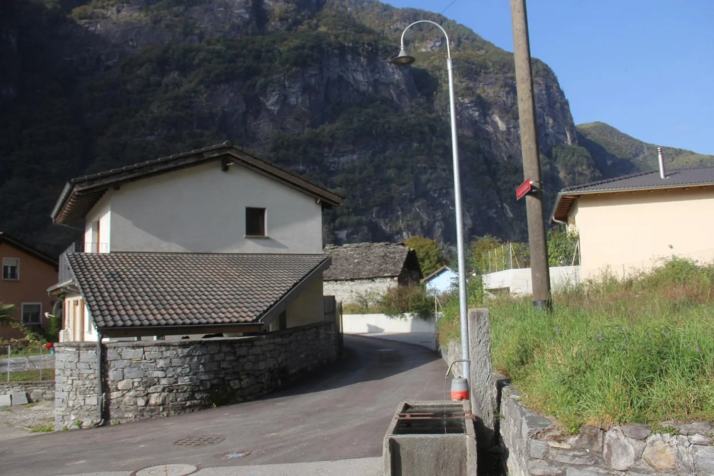«Dorfrustico zum Ausbauen mit kleinem  Garten mit zwei Bauprojekten / rustico di nucleo da riattare con piccolo giardino con due progetti» - Foto 15 di 34